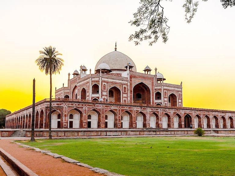 7-famous-historical-monuments-in-delhi-for-history-buffs-swan-tours